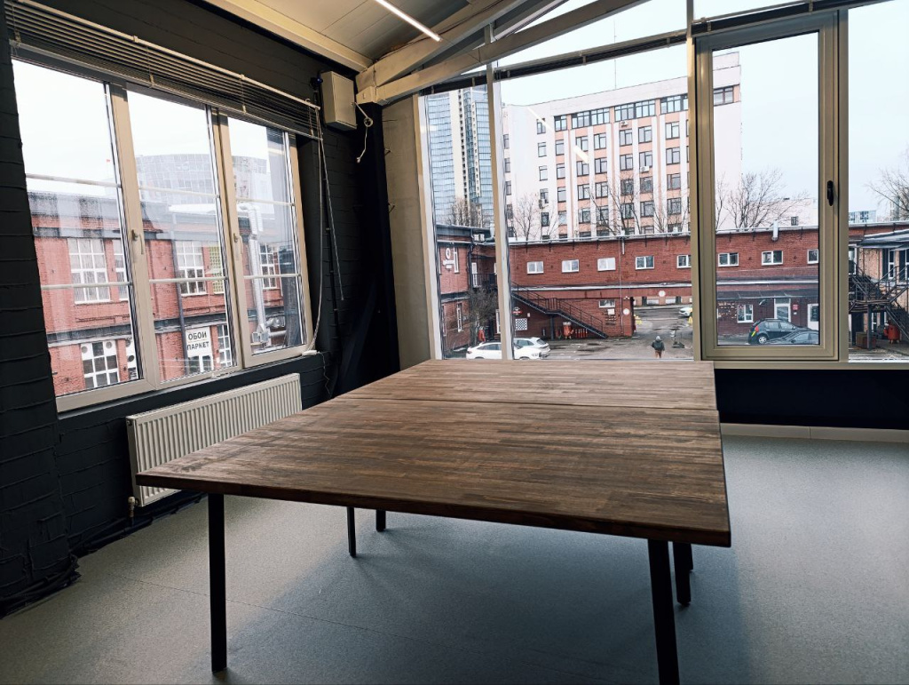 VIP комната на 2 больших стола.jpg VIP комната на 2 больших стола.jpg